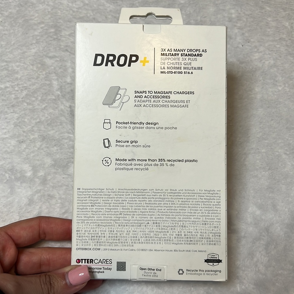 NIB Otter Box Commuter Series phone case with MagSafe for iPhone 15, 14, and 13 - Picture 3 of 3